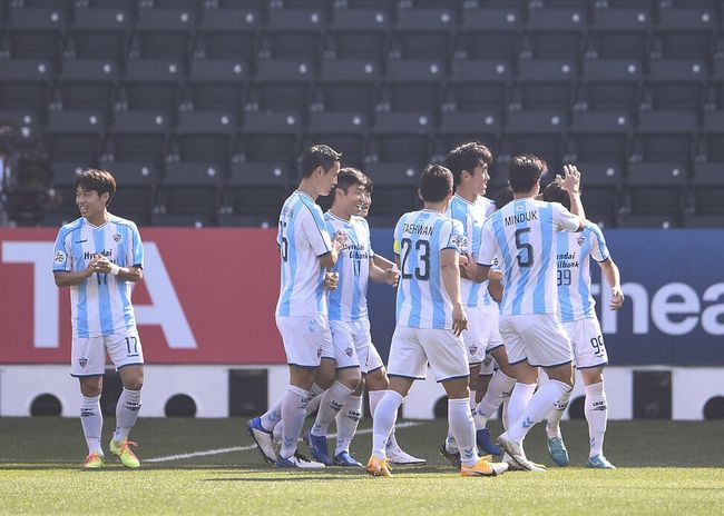 上海海港关键时刻手感冰凉上海申花冲刺阶段战术微调，上海申花围绕NBA常规赛状态回暖瞬间刷屏