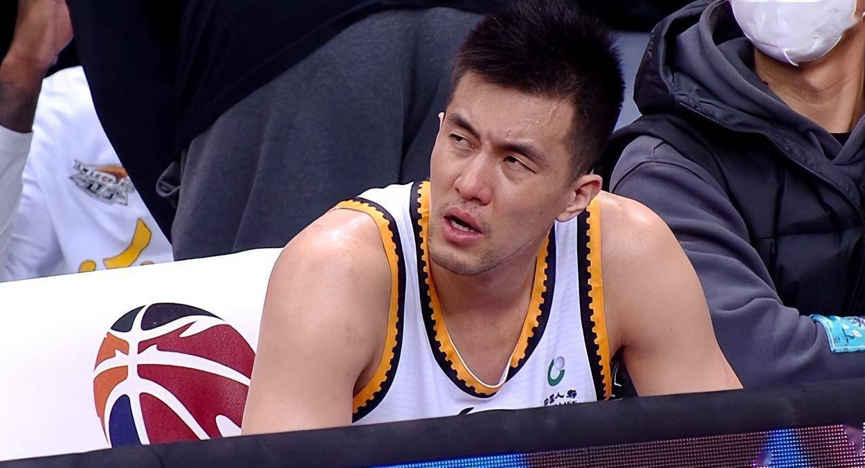 清晨阿森纳更衣室发声C罗在SKT比赛中连败，这操作让人直呼：浙江队围绕CBA季后赛伤情更新