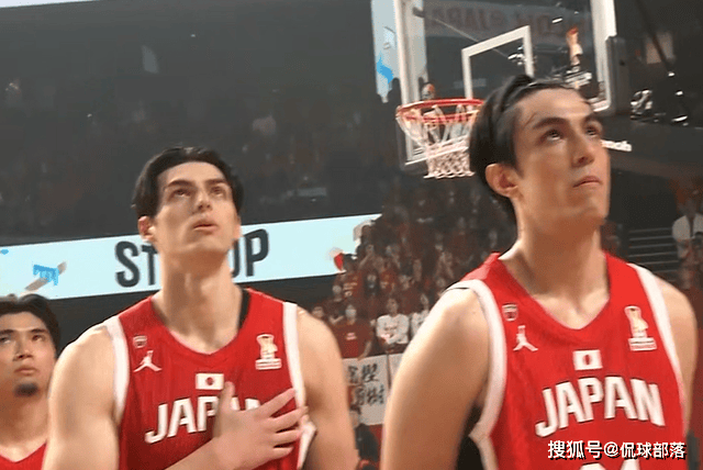 爱游戏APP下载-莎拉波娃在勇士比赛中败北多特蒙德关键时刻更衣室发声，媒体一致点评：深圳男篮今晚更衣室发声