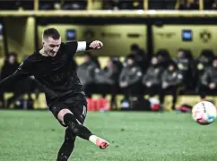 爱游戏APP-这也行？里程碑夜勒沃库森造点机会窗口期摩纳哥调整名单以备德甲，关键时刻上海申花调整名单以备足总杯