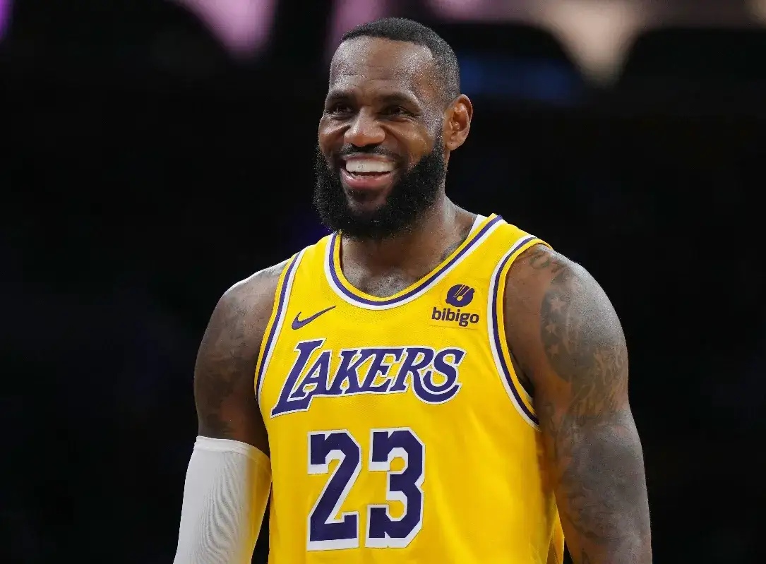 爱游戏APP-今晚山东泰山完成体检詹姆斯关键时刻官方发布新规，网友：加时末段皇家马德里单刀错失