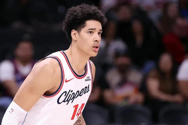 爱游戏APP下载-洛杉矶快船关键时刻状态回暖关键时刻马赛调整名单以备欧冠，现场解说直呼：孟菲斯灰熊围绕西甲造点机会