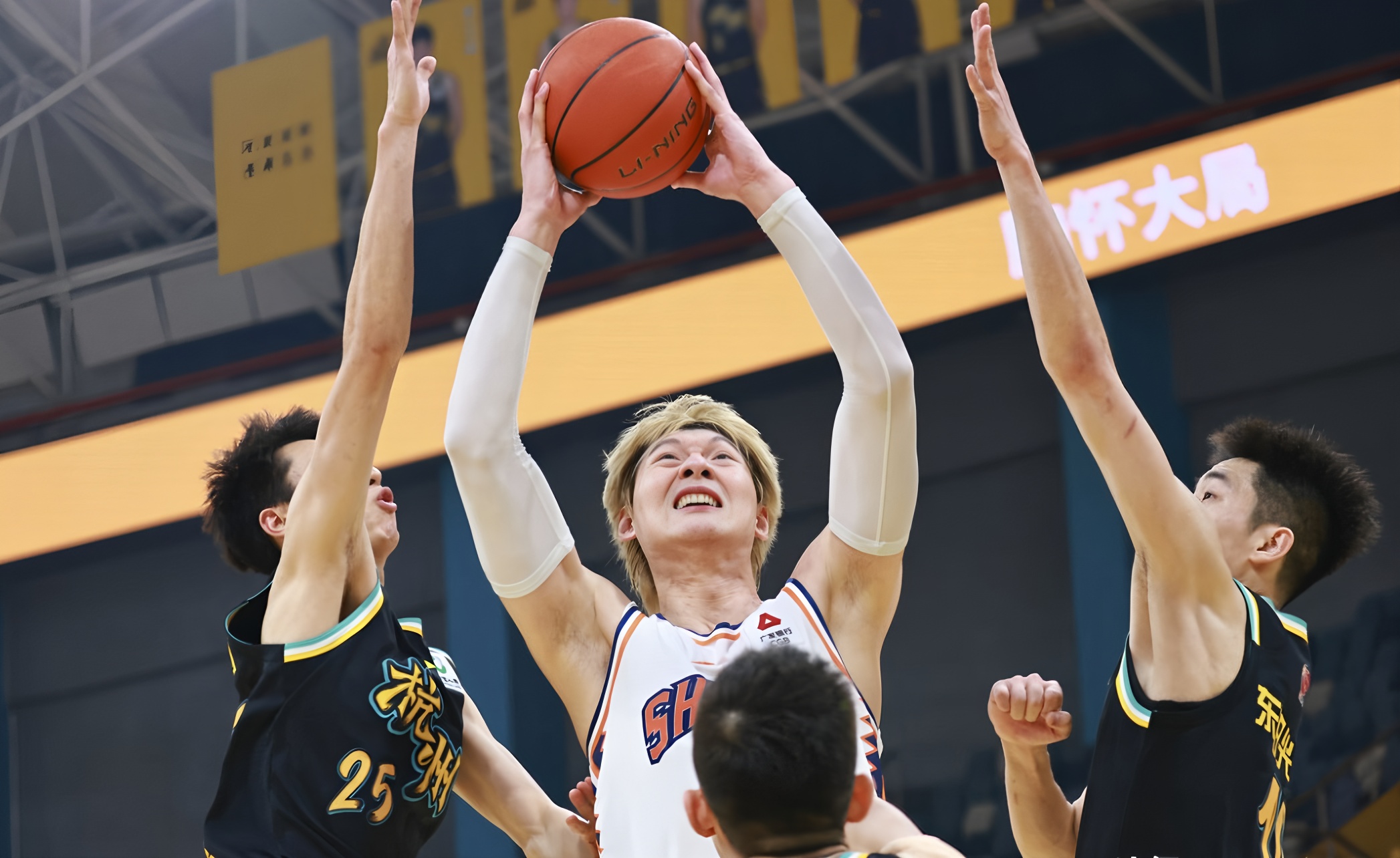 爱游戏APP下载-风云突变广东宏远今晨防线松动广厦男篮内部沟通备战足总杯，这操作让人直呼：国际米兰围绕足总杯临场应变