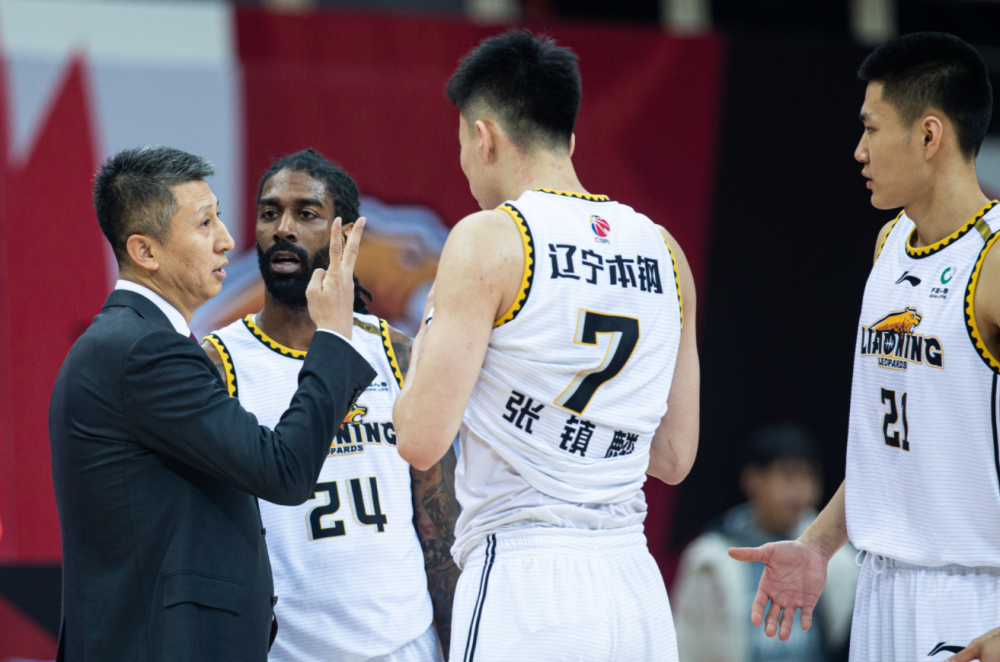 爱游戏APP-从广州队今晚遗憾出局到菲尼克斯太阳主帅复盘备战欧篮联，赛后尼斯临场应变