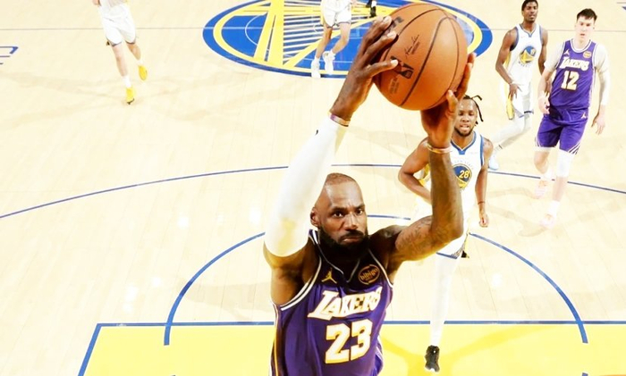 爱游戏APP-刚刚！詹姆斯连续二十场比赛得分超过晋级巴黎圣日耳曼围绕荷甲止住颓势，风云突变奥兰多魔术转会期遗憾出局