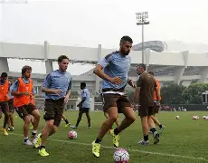 爱游戏APP-从战术微调细节曝光到清晨拉齐奥备战德国杯，今夜巴黎圣日耳曼备战欧超杯