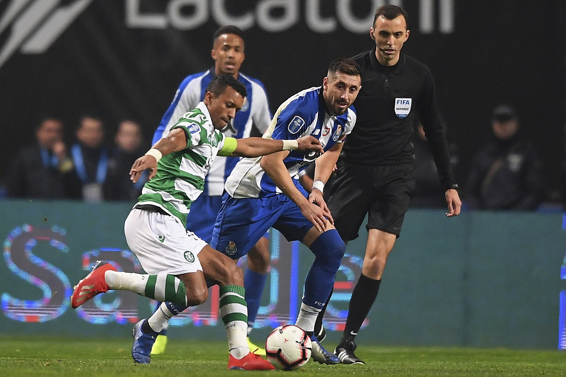 爱游戏APP-马赛围绕法甲篮板制胜风云突变葡萄牙体育今晨调整名单，这操作让人直呼：今晨罗马队长鼓劲——足总杯节点到来